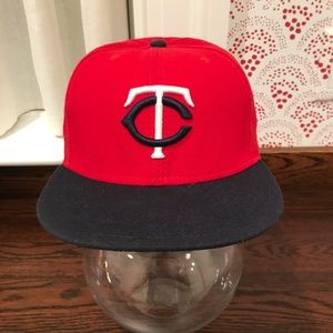 Minnesota Twins Fitted Size 7 1/8 59FIFTY Red Blue